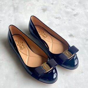 AUTHENTIC Salvatore Ferragamo Vara bow-embellished patent ballet black flats